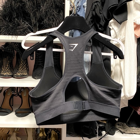 Women’s Black GymShark Sports Bra Size M. - Picture 2 of 11